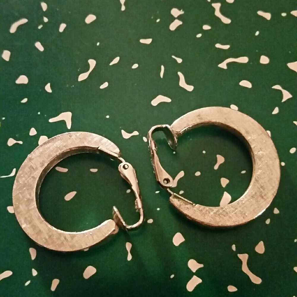 Vintage Silver Avon Silver Hoop Clip On Earrings.